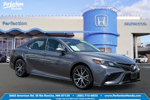 Toyota Camry Hybrid SE FWD