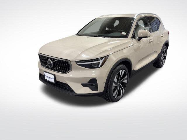 2025 Volvo XC40 B5 Ultra Bright Theme AWD