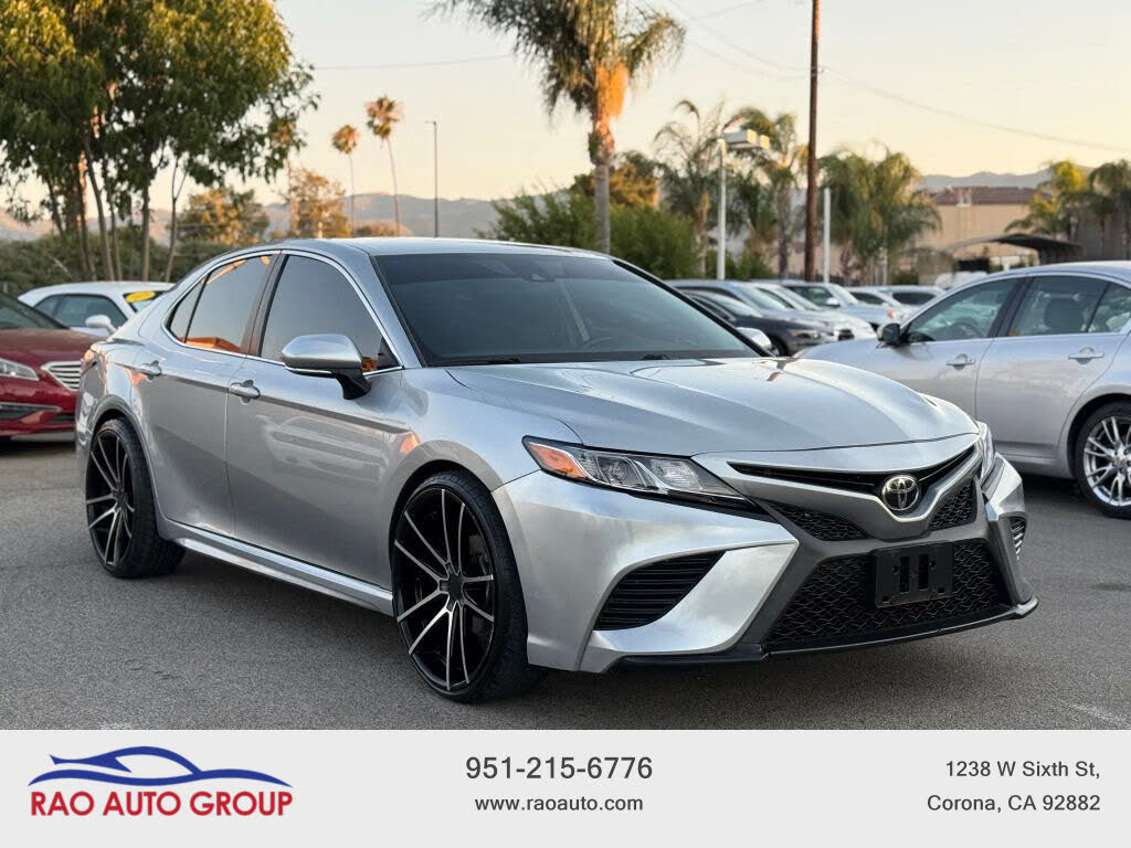 2019 Toyota Camry SE FWD