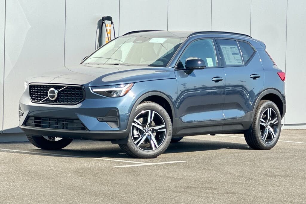 2026 Volvo XC40 B5 Core AWD
