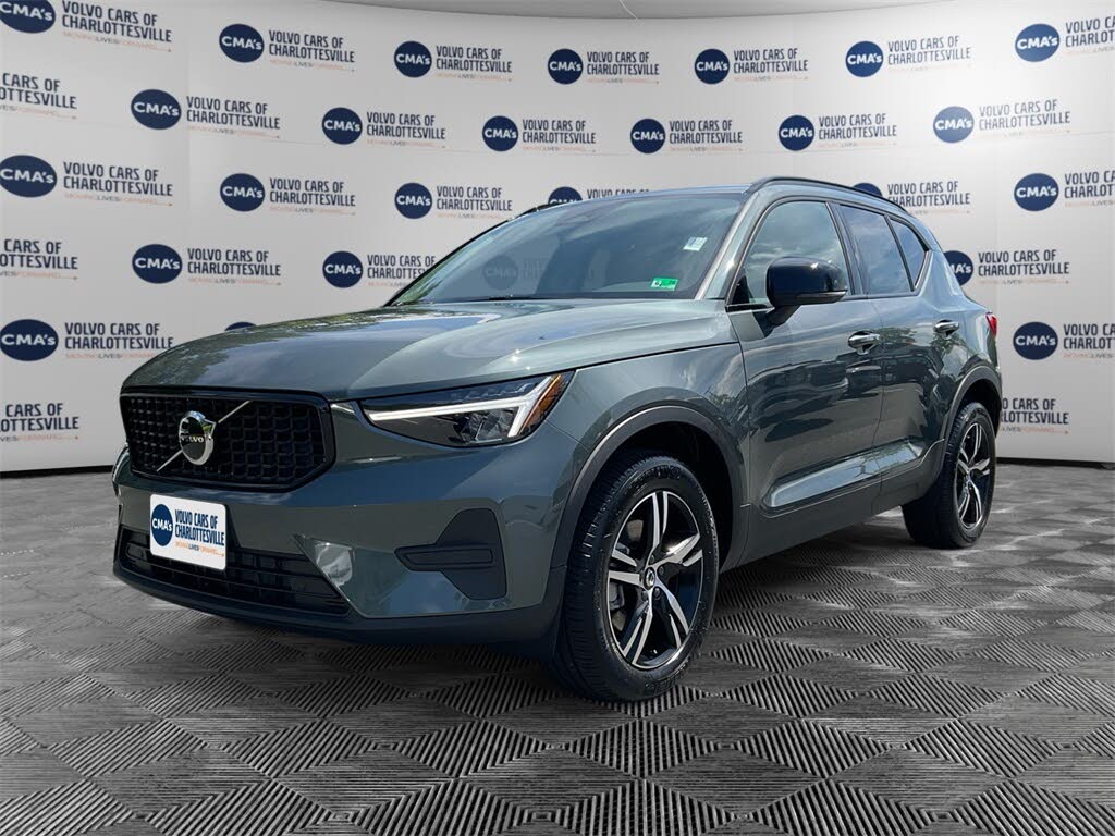 2026 Volvo XC40 B5 Core AWD