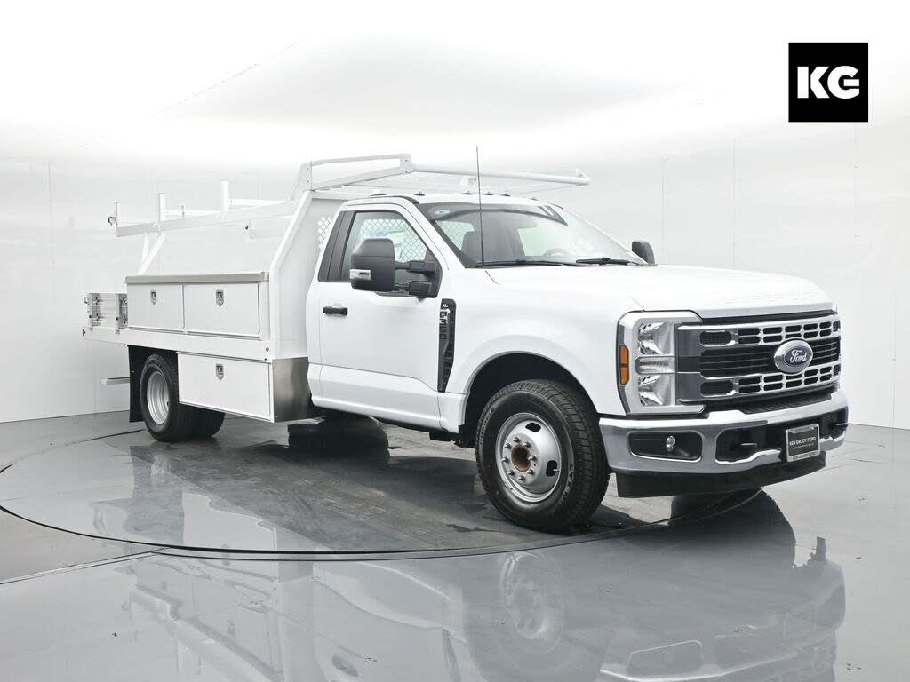2025 Ford F-350 Super Duty Chassis XL Regular Cab DRW RWD