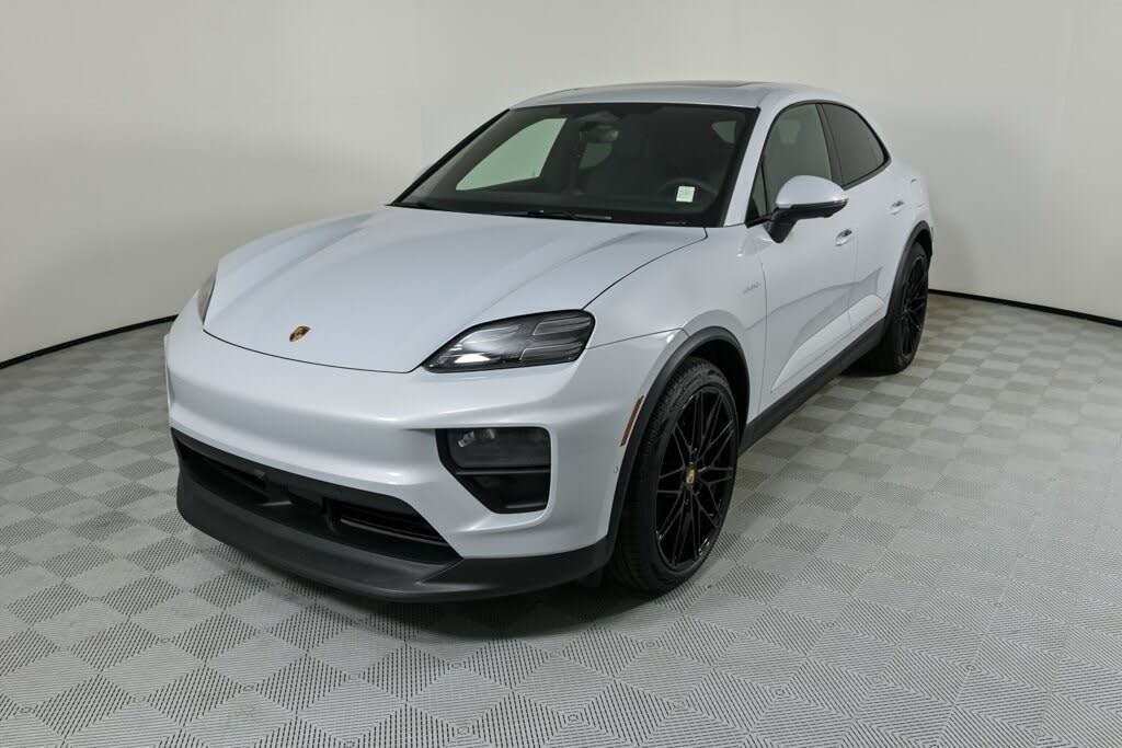 2025 Porsche Macan AWD