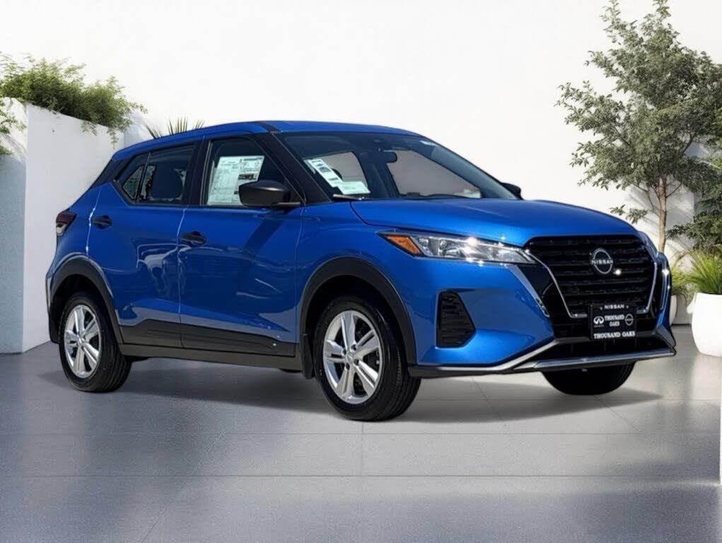 2025 Nissan Kicks Play S FWD
