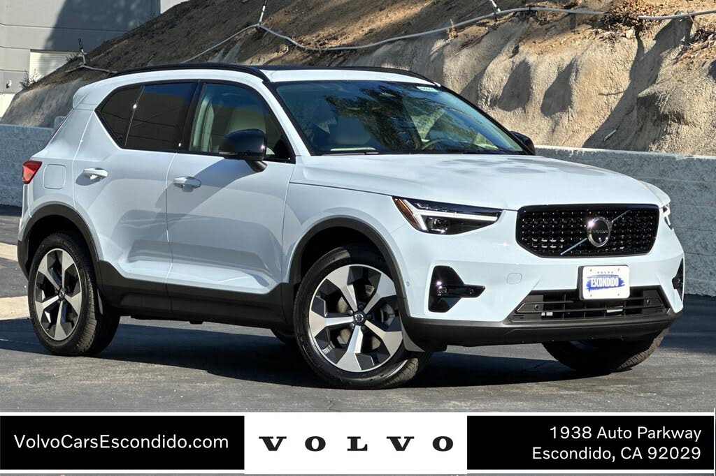 2026 Volvo XC40 B5 Plus AWD