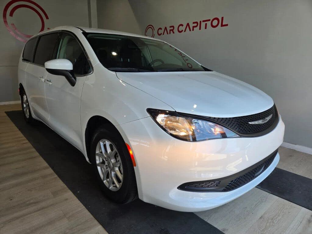 2023 Chrysler Voyager LX FWD
