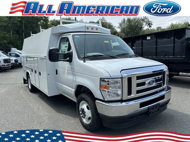 2025 Ford E-Series Chassis E-350 SD Cutaway SB DRW RWD