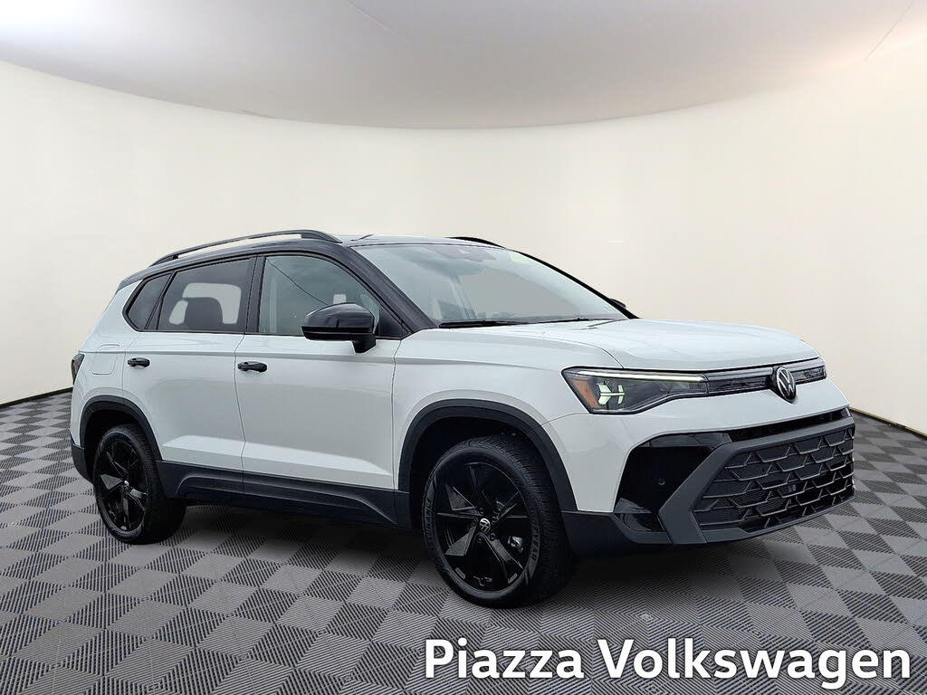 2025 Volkswagen Taos SE Black FWD