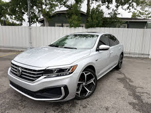 Volkswagen Passat 2.0T R-Line FWD