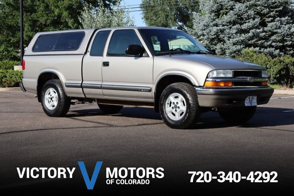 2001 Chevrolet S-10 LS Extended Cab 4WD
