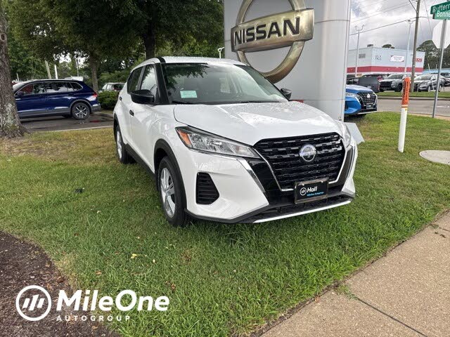2025 Nissan Kicks Play S FWD