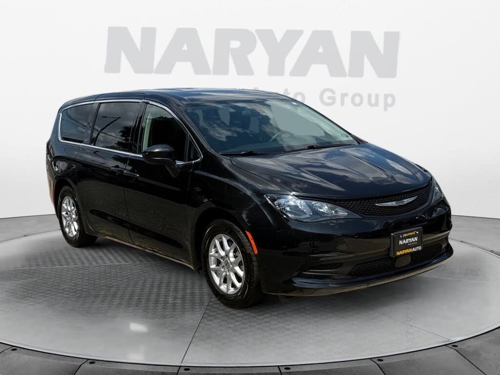 2022 Chrysler Voyager LX FWD