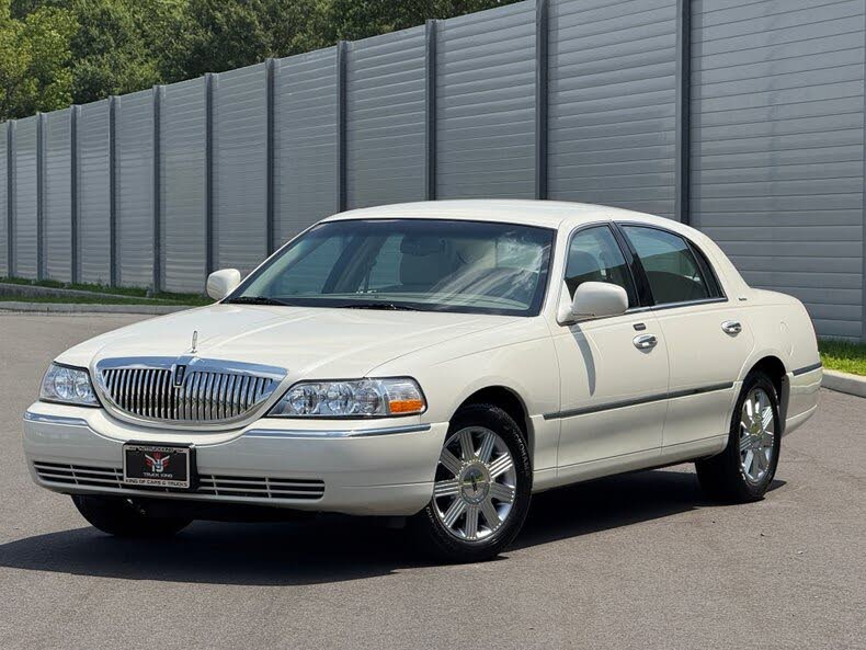 2005 Lincoln Town Car Signature
