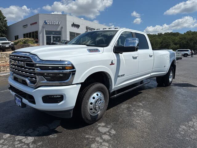 2025 RAM 3500 Limited Crew Cab LB DRW 4WD