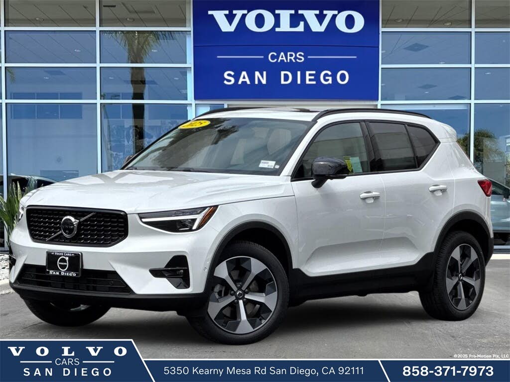 2026 Volvo XC40 B5 Plus AWD