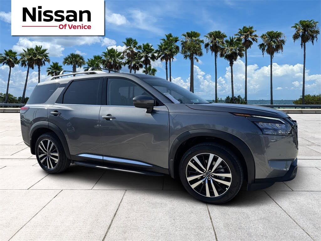 2025 Nissan Pathfinder Platinum FWD