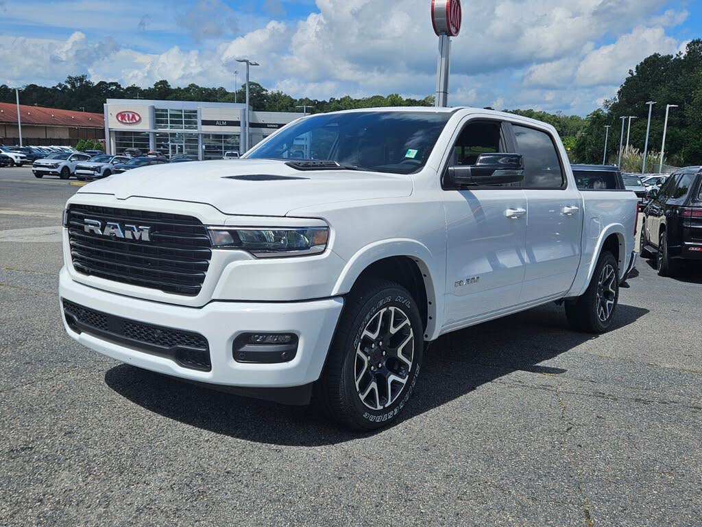 2025 RAM 1500 Laramie Crew Cab 4WD
