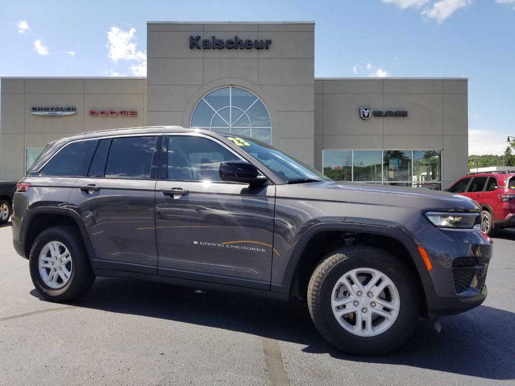 2023 Jeep Grand Cherokee Laredo 4WD