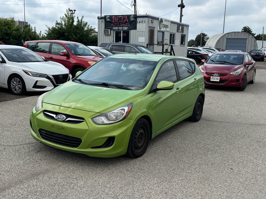 2013 Hyundai Accent GL 4-Door Hatchback FWD