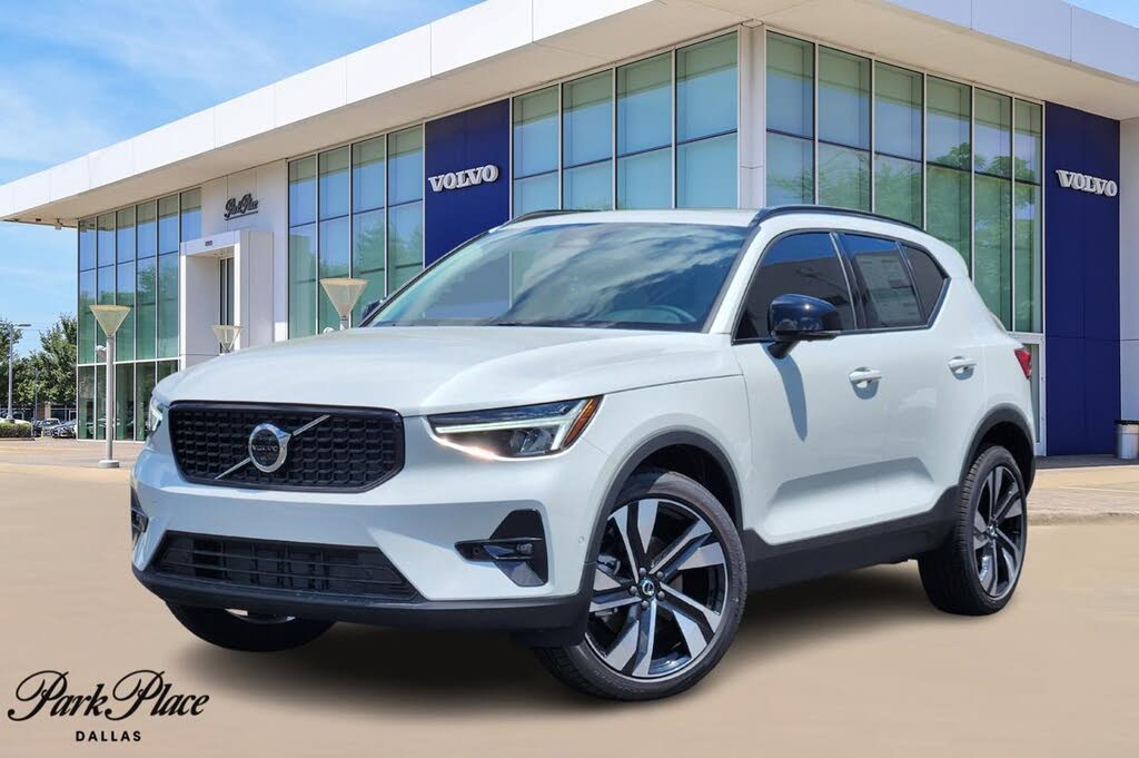 2026 Volvo XC40 B5 Plus AWD