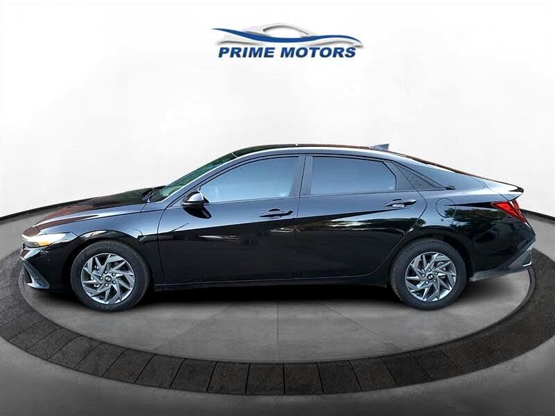 2024 Hyundai Elantra SEL FWD