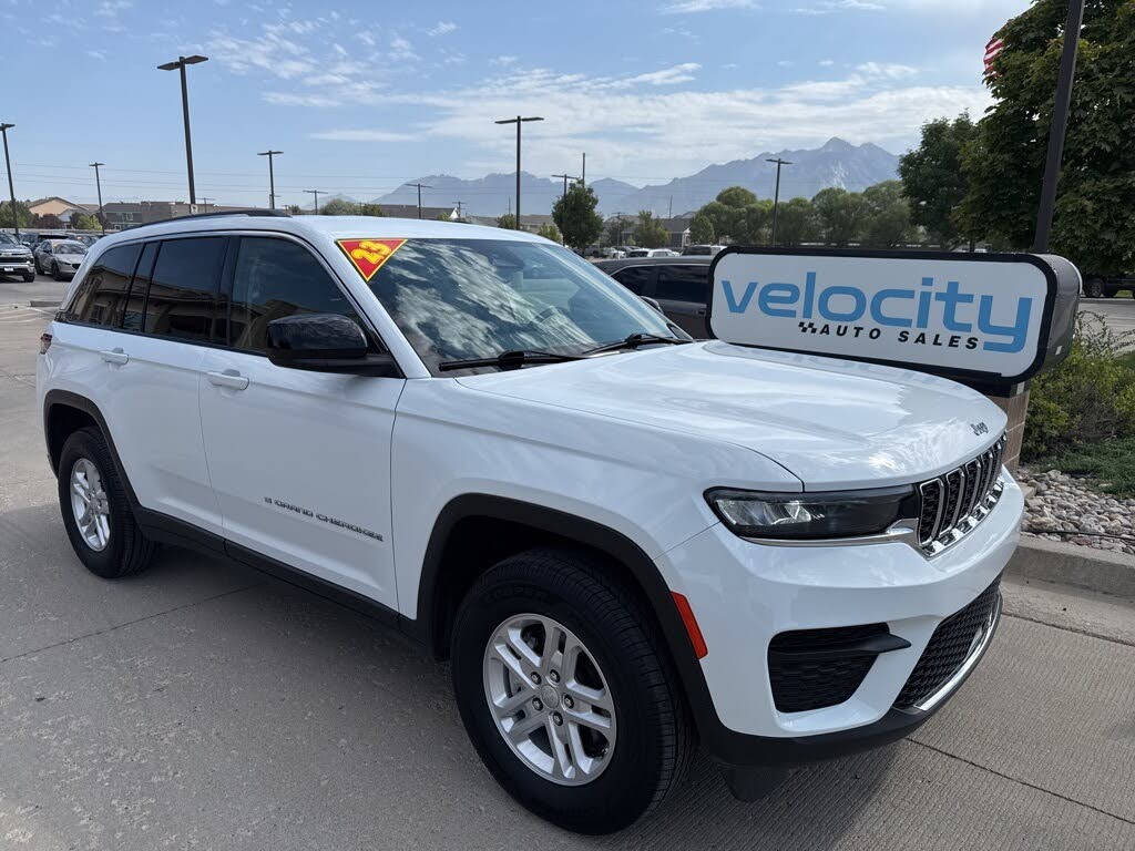 2023 Jeep Grand Cherokee Laredo 4WD