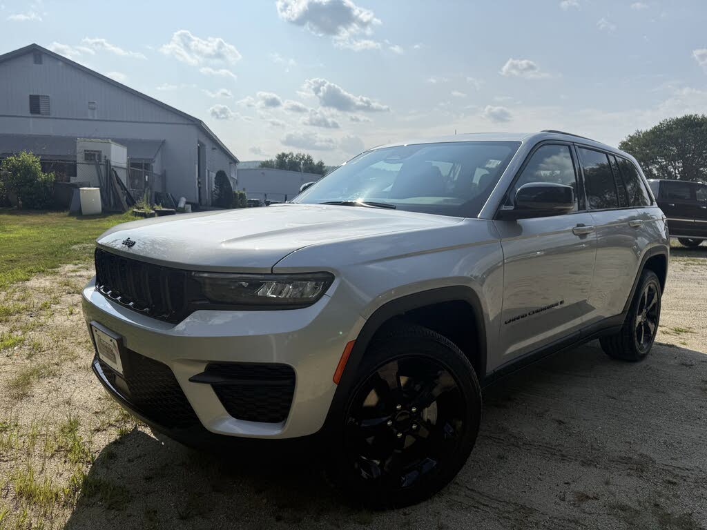 2025 Jeep Grand Cherokee Laredo 4WD