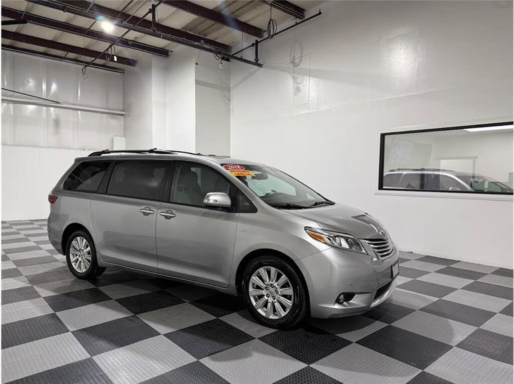 2017 Toyota Sienna XLE 7-Passenger AWD