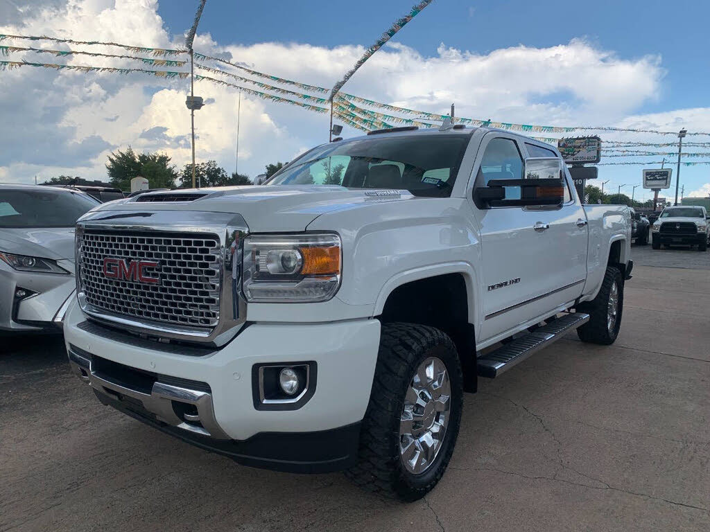 2017 GMC Sierra 2500HD Denali Crew Cab SB 4WD