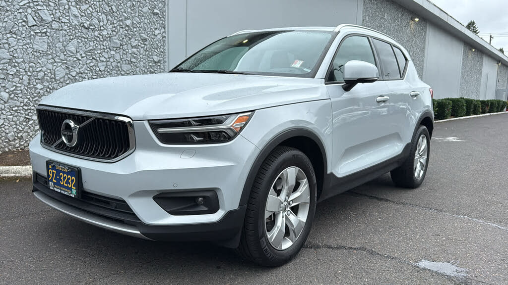 2020 Volvo XC40 T5 Momentum AWD