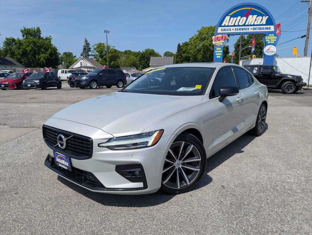 2022 Volvo S60 B5 Momentum AWD