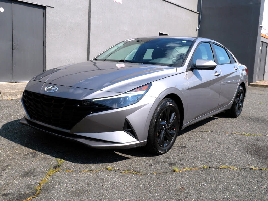 2023 Hyundai Elantra SEL FWD