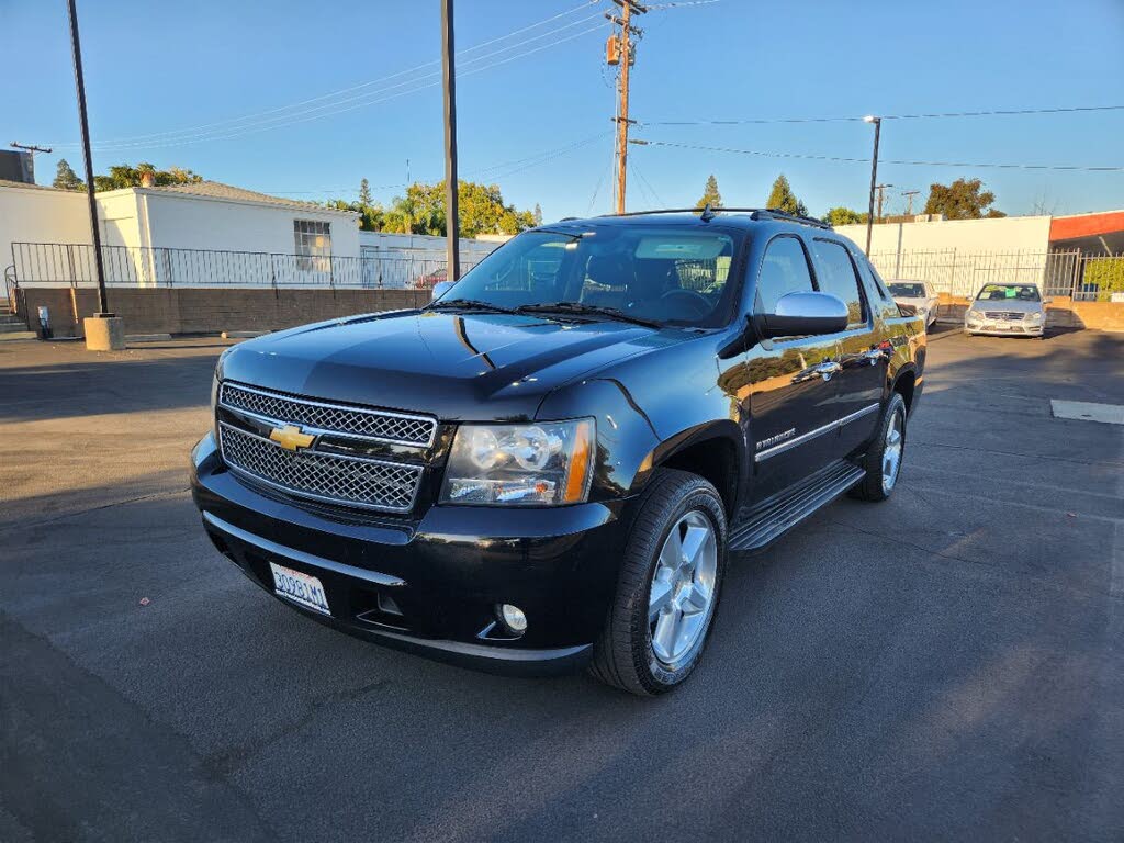 2013 Chevrolet Avalanche LTZ Black Diamond Edition RWD