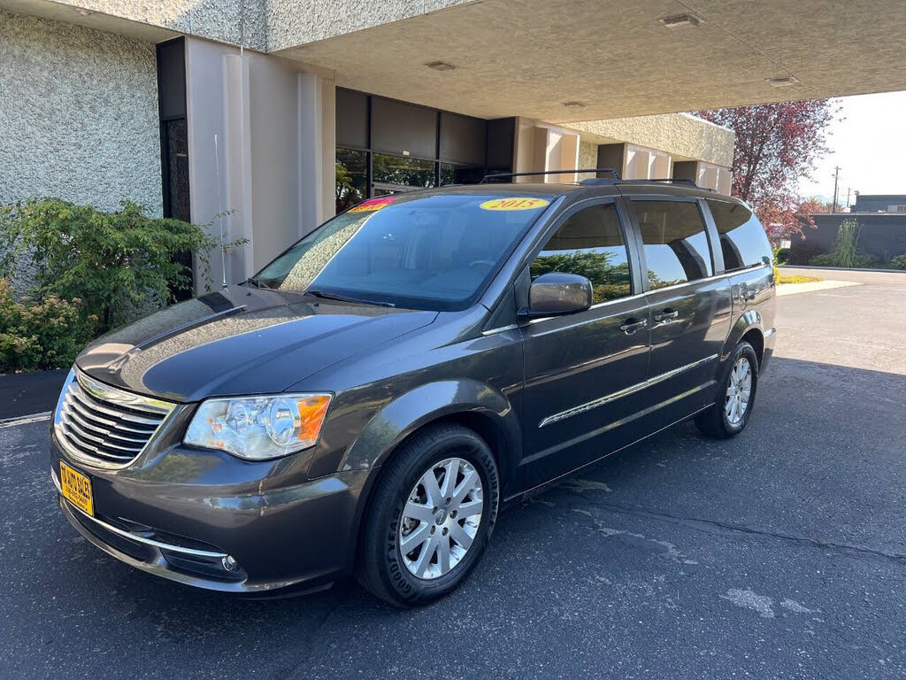 2015 Chrysler Town & Country Touring FWD