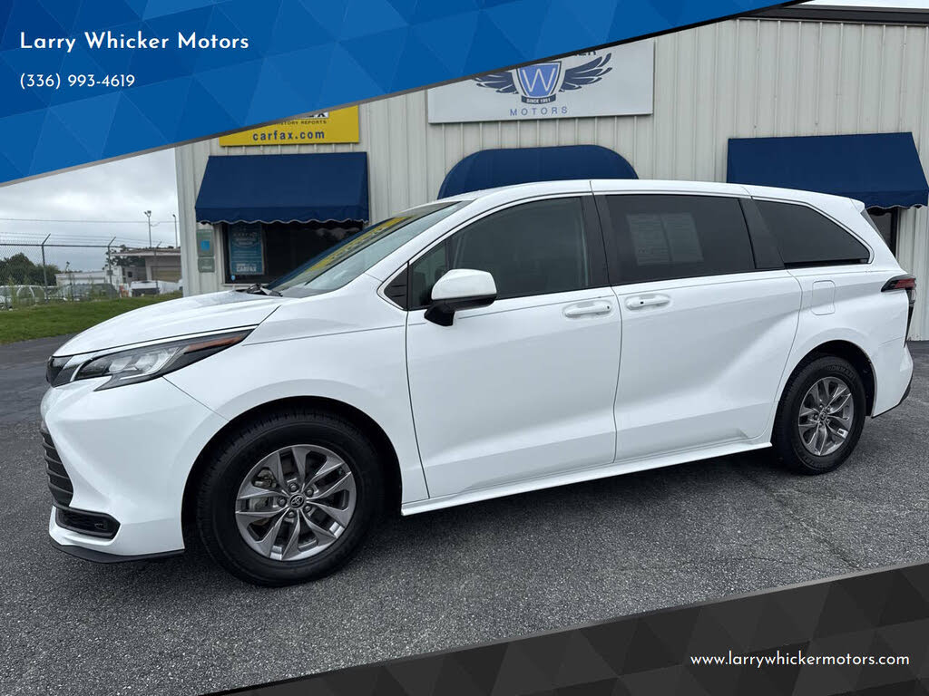 2022 Toyota Sienna LE 8-Passenger FWD