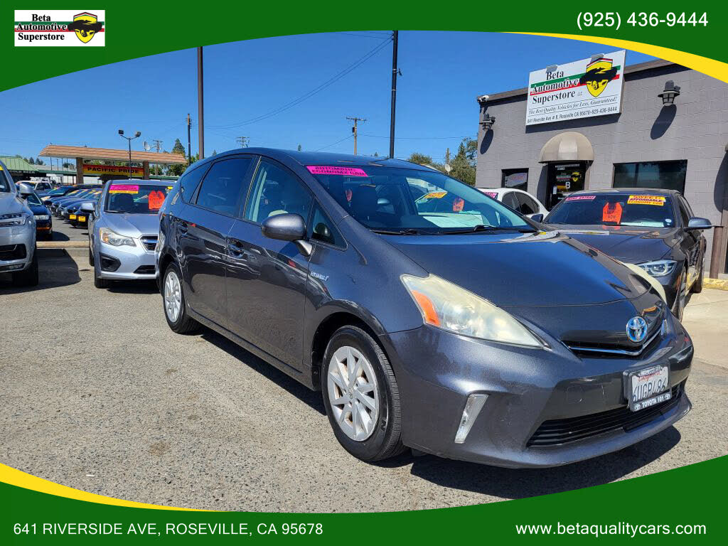 2012 Toyota Prius v Three FWD