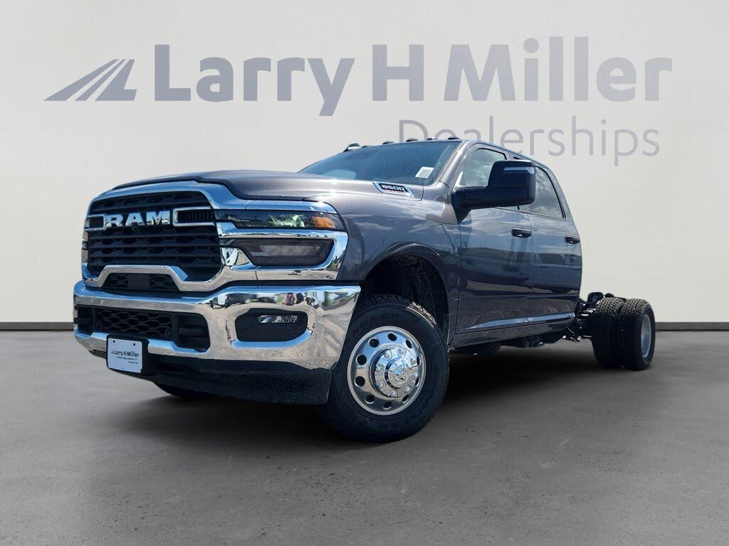 2025 RAM 3500 Chassis Tradesman Crew Cab LB DRW 4WD