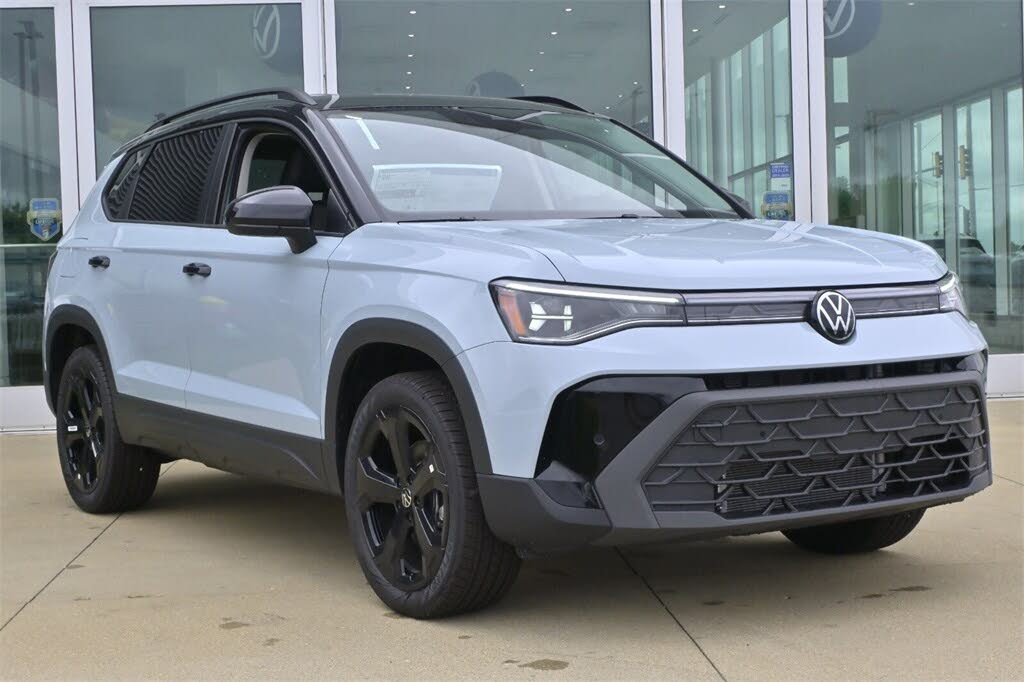 2025 Volkswagen Taos SE Black 4Motion