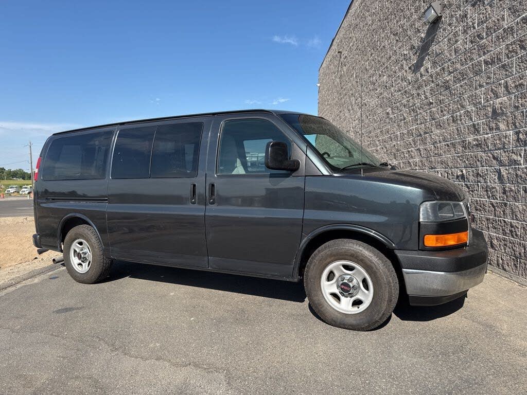 2003 GMC Savana 1500 SLE Passenger Van