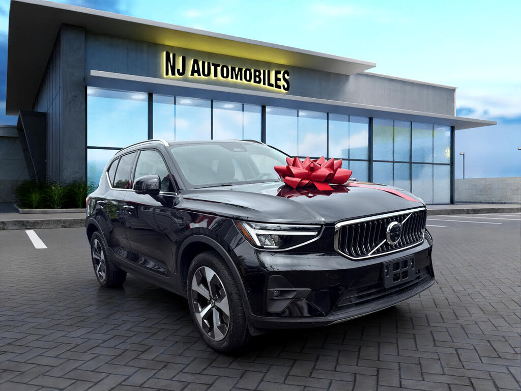 2025 Volvo XC40 B5 Plus Bright Theme AWD