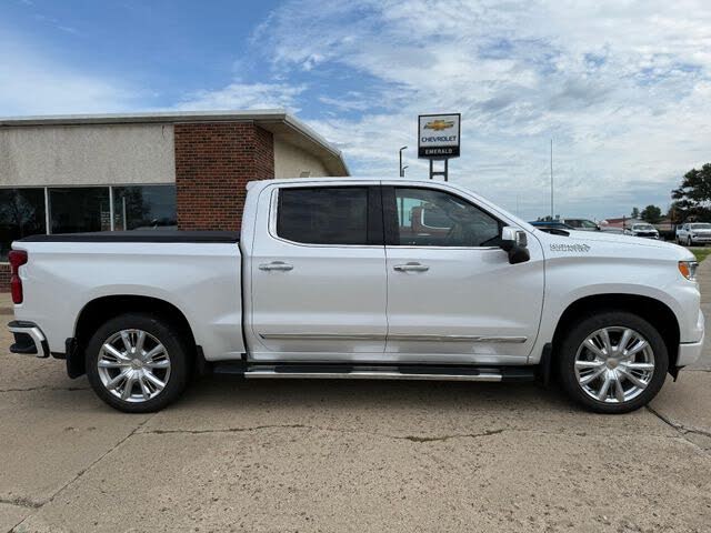 2023 Chevrolet Silverado 1500 High Country Crew Cab 4WD