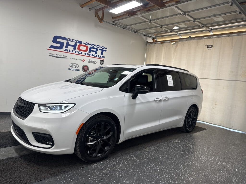 2024 Chrysler Pacifica Limited FWD