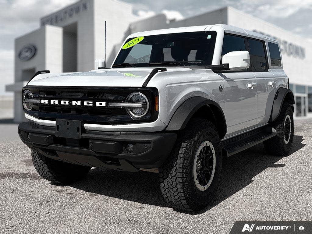 2025 Ford Bronco Outer Banks 4-Door 4WD