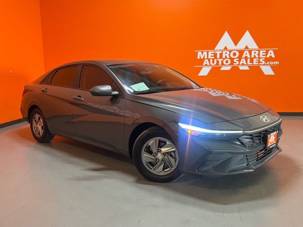 2024 Hyundai Elantra SE FWD