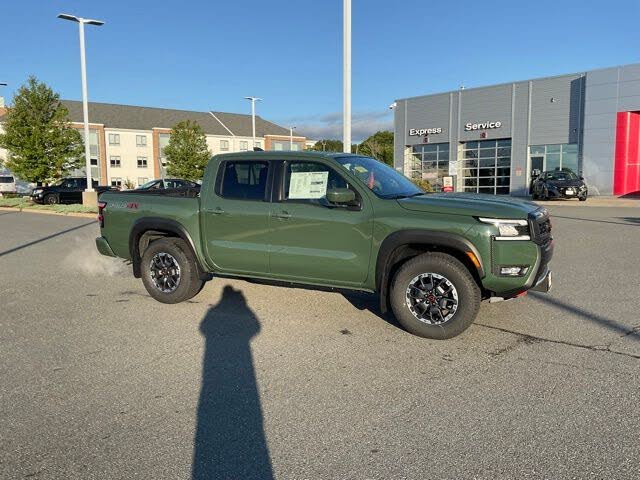 2025 Nissan Frontier PRO-4X Crew Cab 4WD