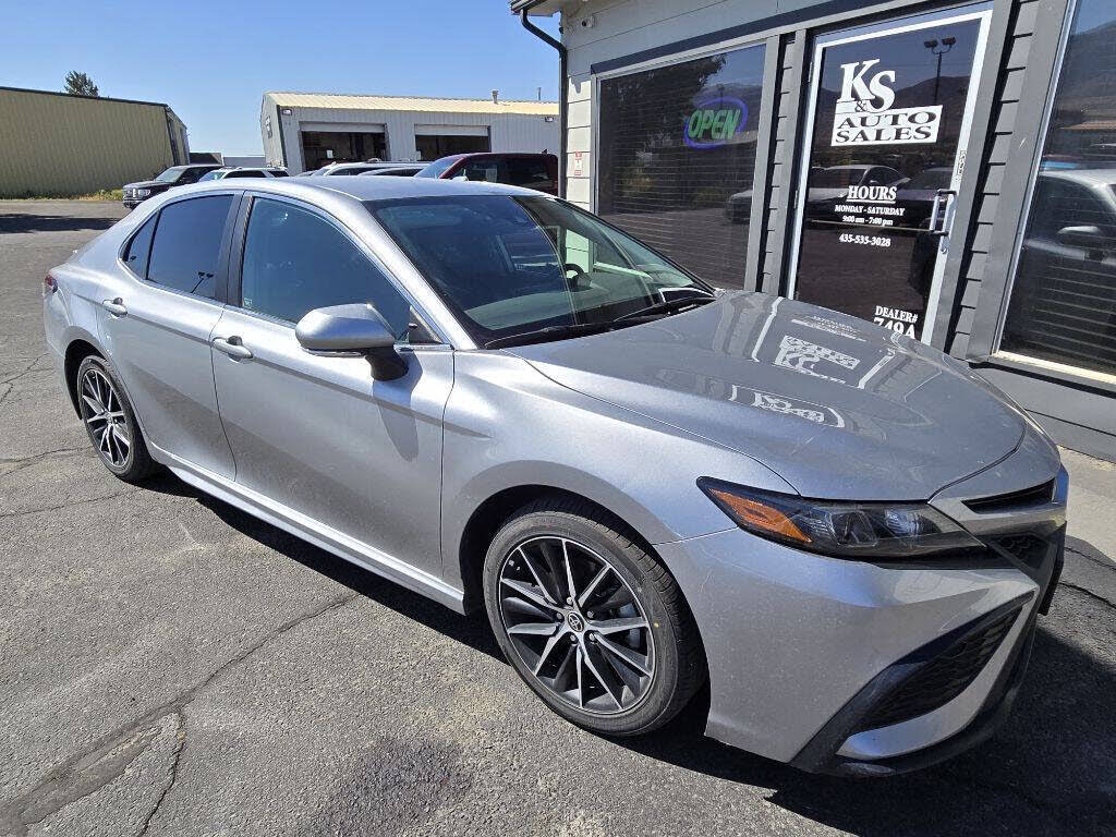 2024 Toyota Camry SE FWD