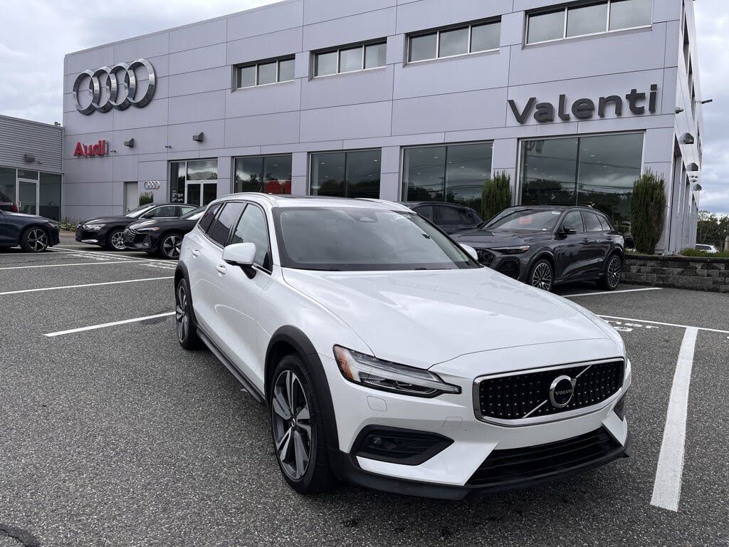 2024 Volvo V60 Cross Country B5 Plus AWD