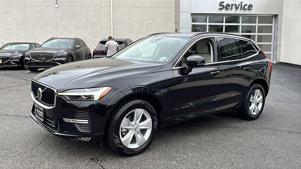 2022 Volvo XC60 B5 Momentum AWD