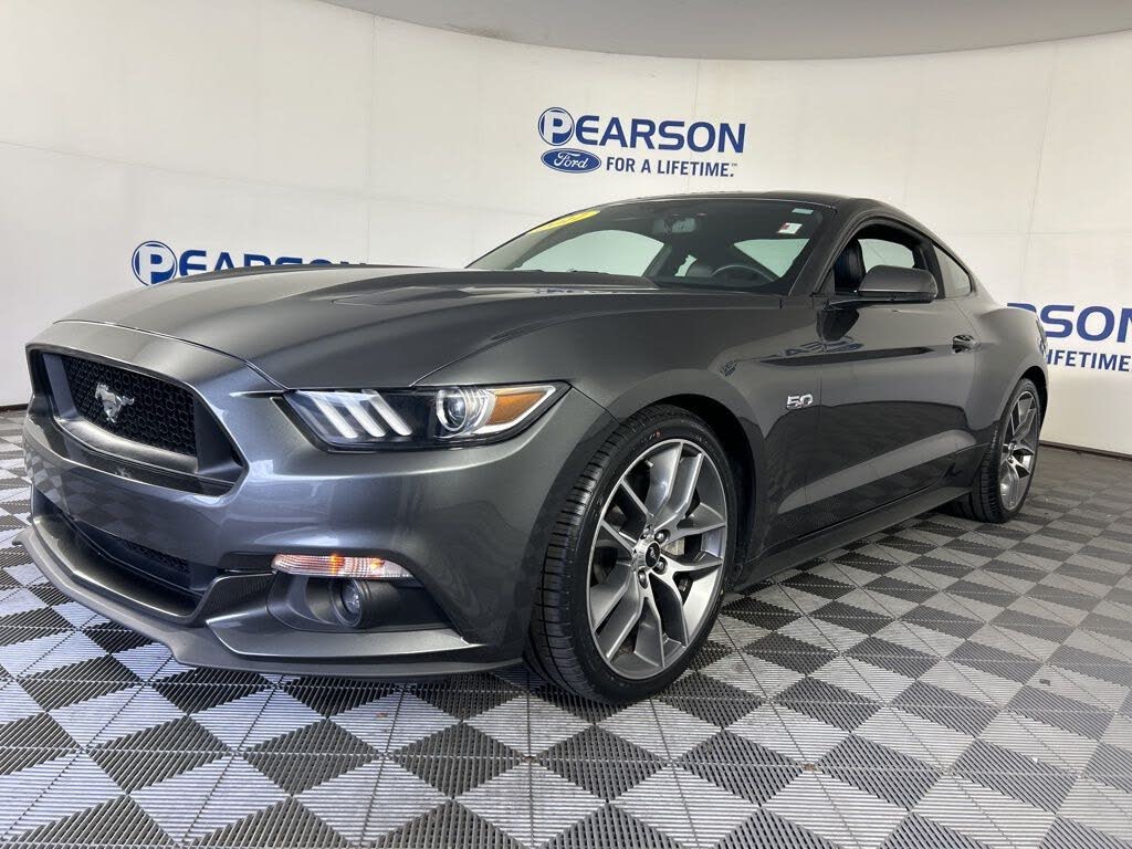 2017 Ford Mustang GT Premium Coupe RWD