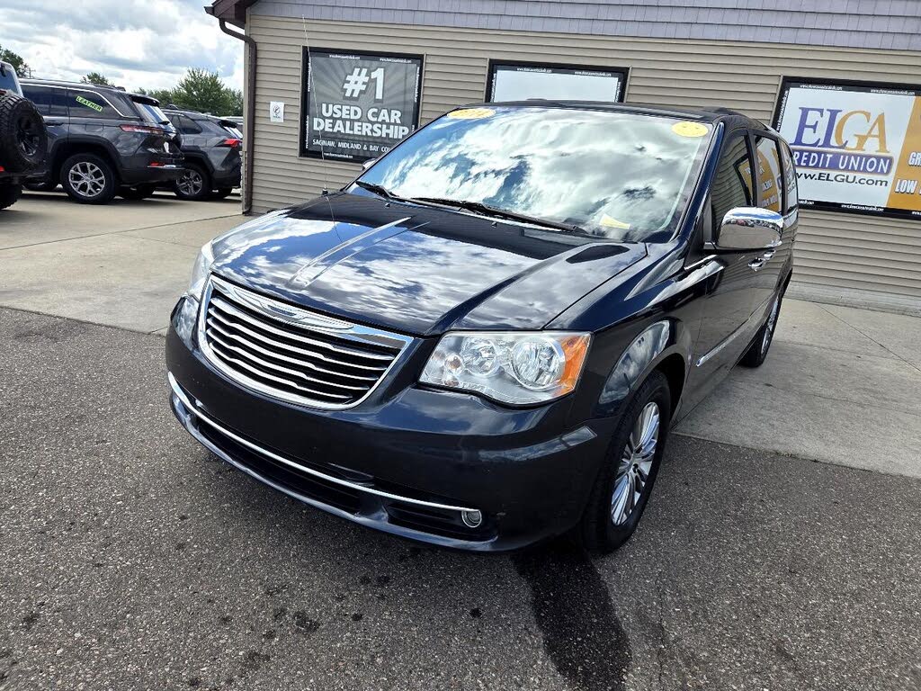 2014 Chrysler Town & Country Touring-L FWD